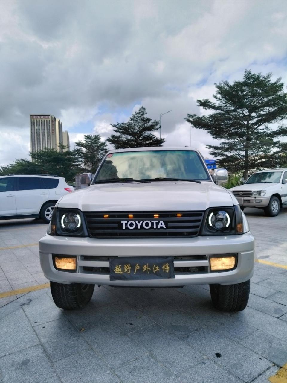 经典情怀老车丰田霸道3400.