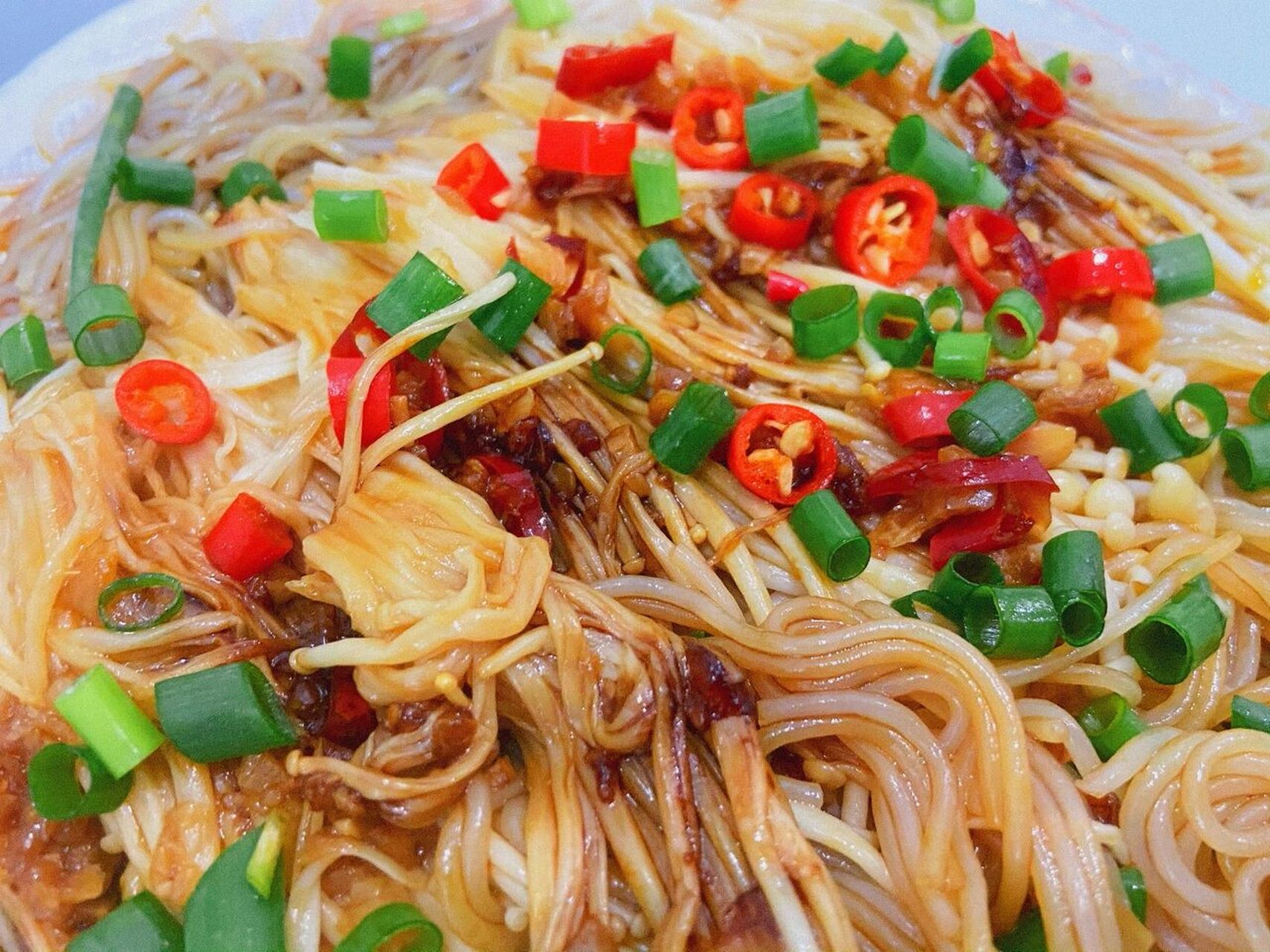 美食教程|简单快手家常菜蒜蓉金针菇粉丝00 巨下饭的金针菇这 比肉