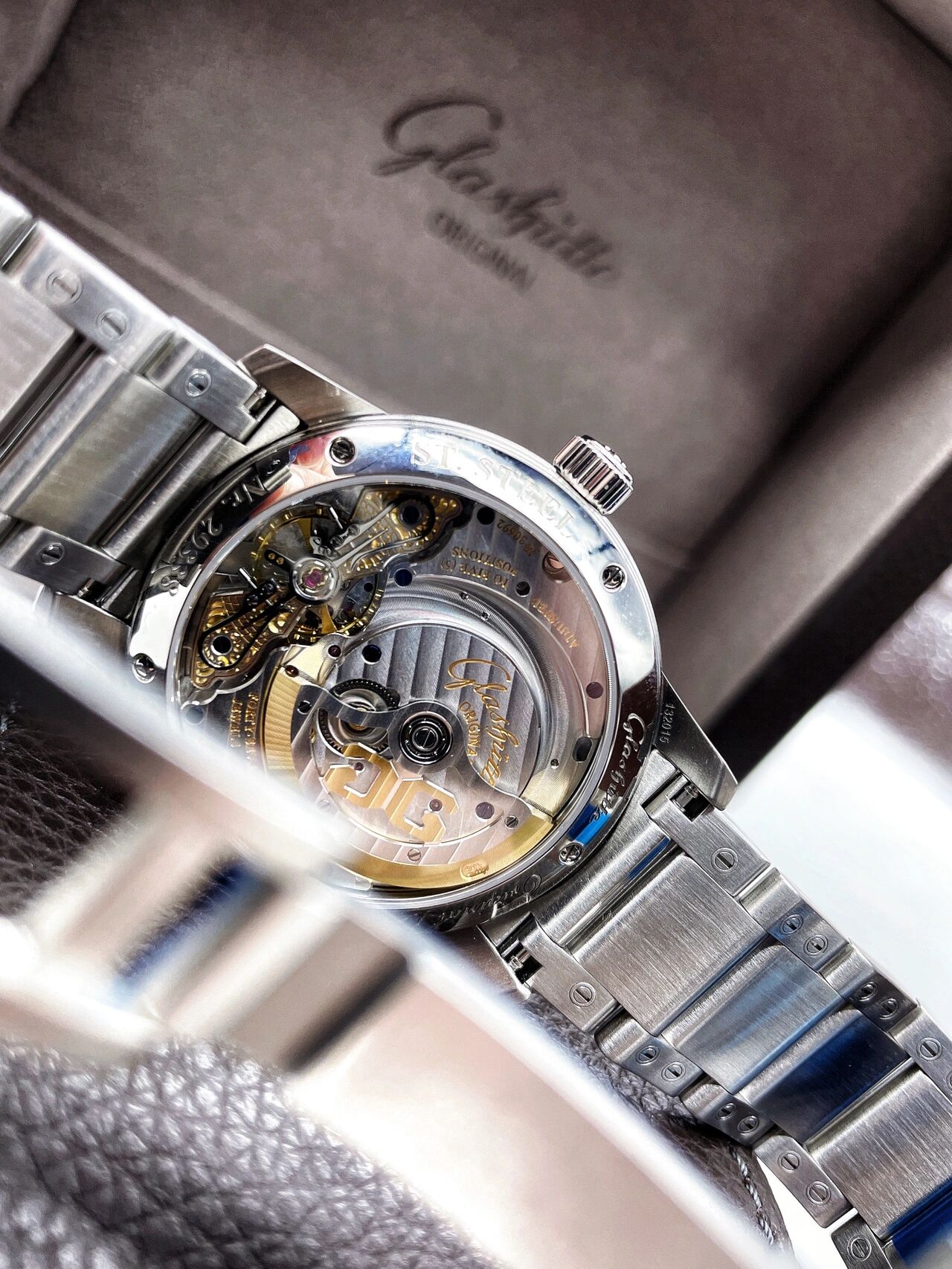 你了解蓝宝石玻璃表镜吗?