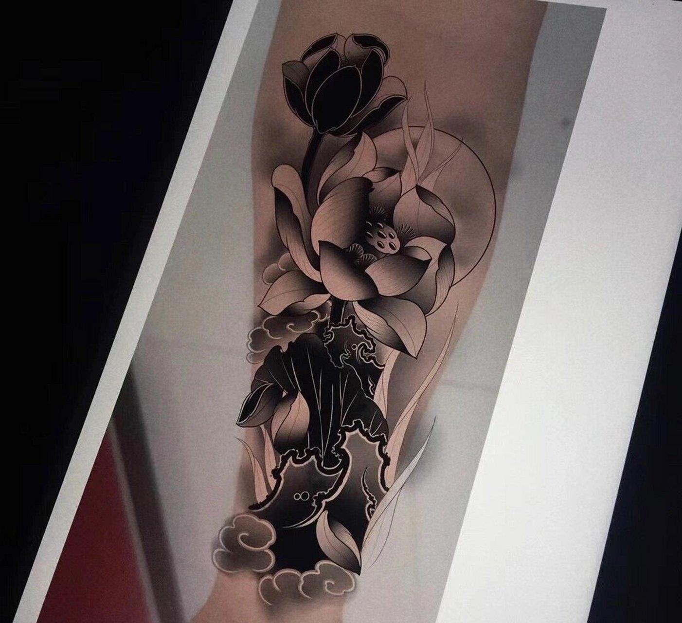 适合遮盖的荷花纹身手稿