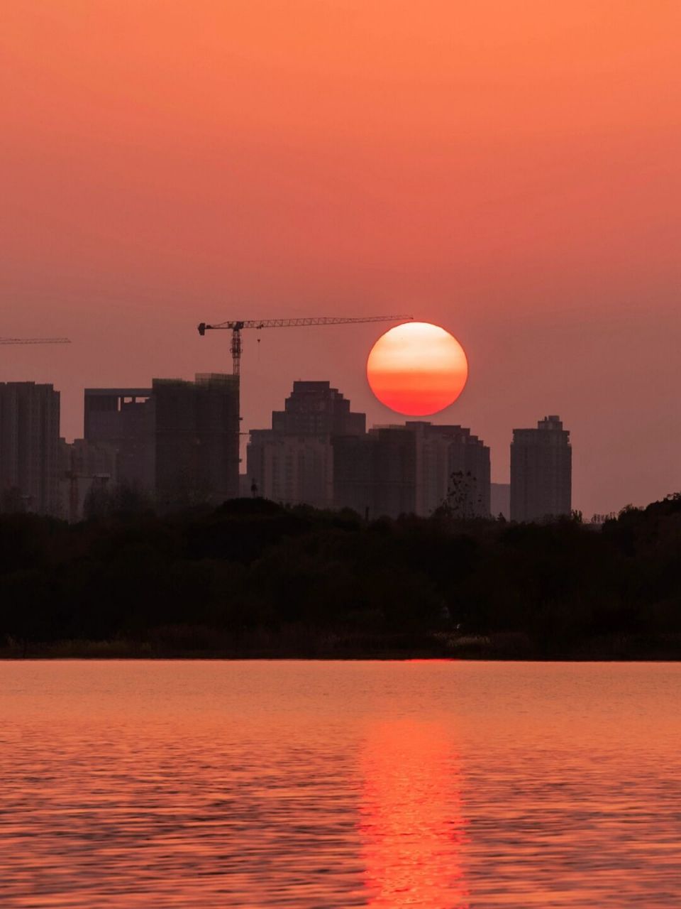 发一组日落照 11566塔吊下的大太阳,五张hdr 21566落日倒影下