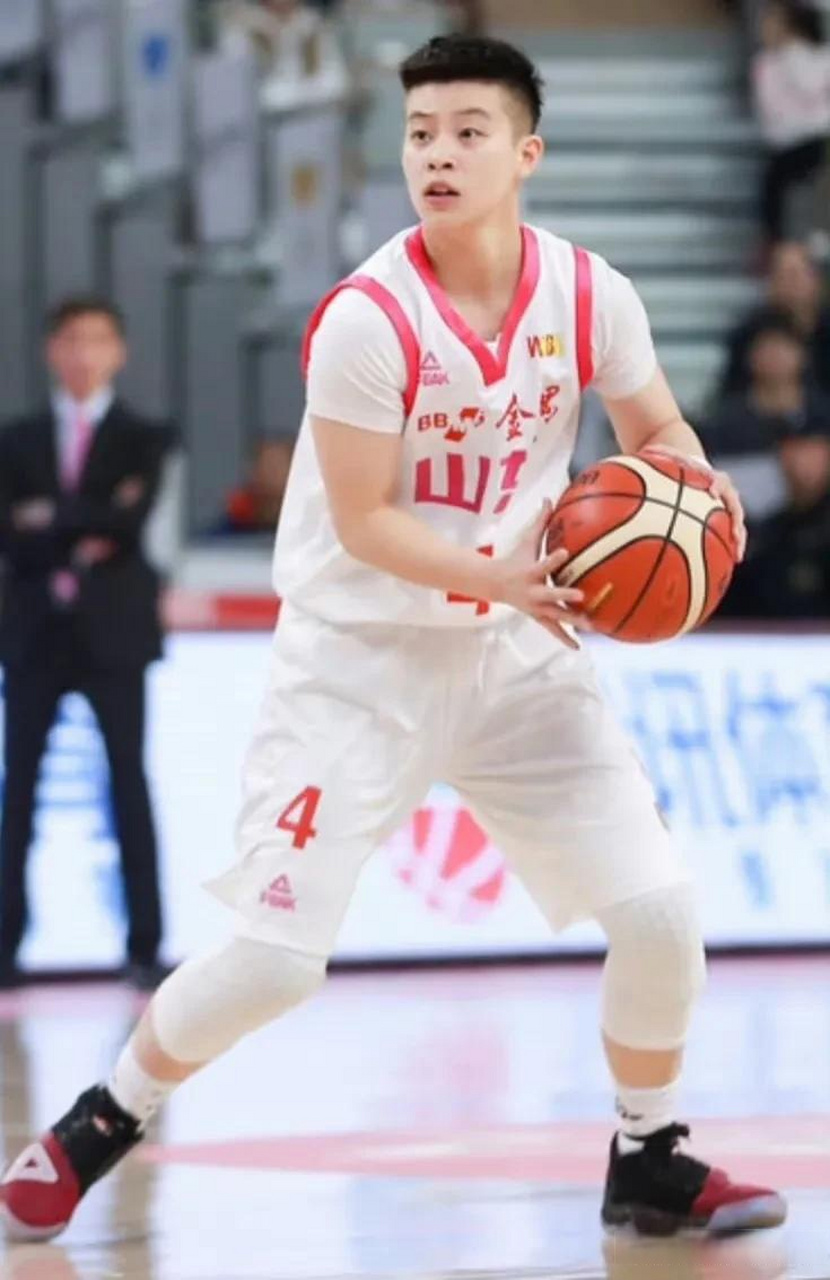 李缘和赵继伟是不是真的有点神似?我今天看比赛的时候就觉得好像啊!