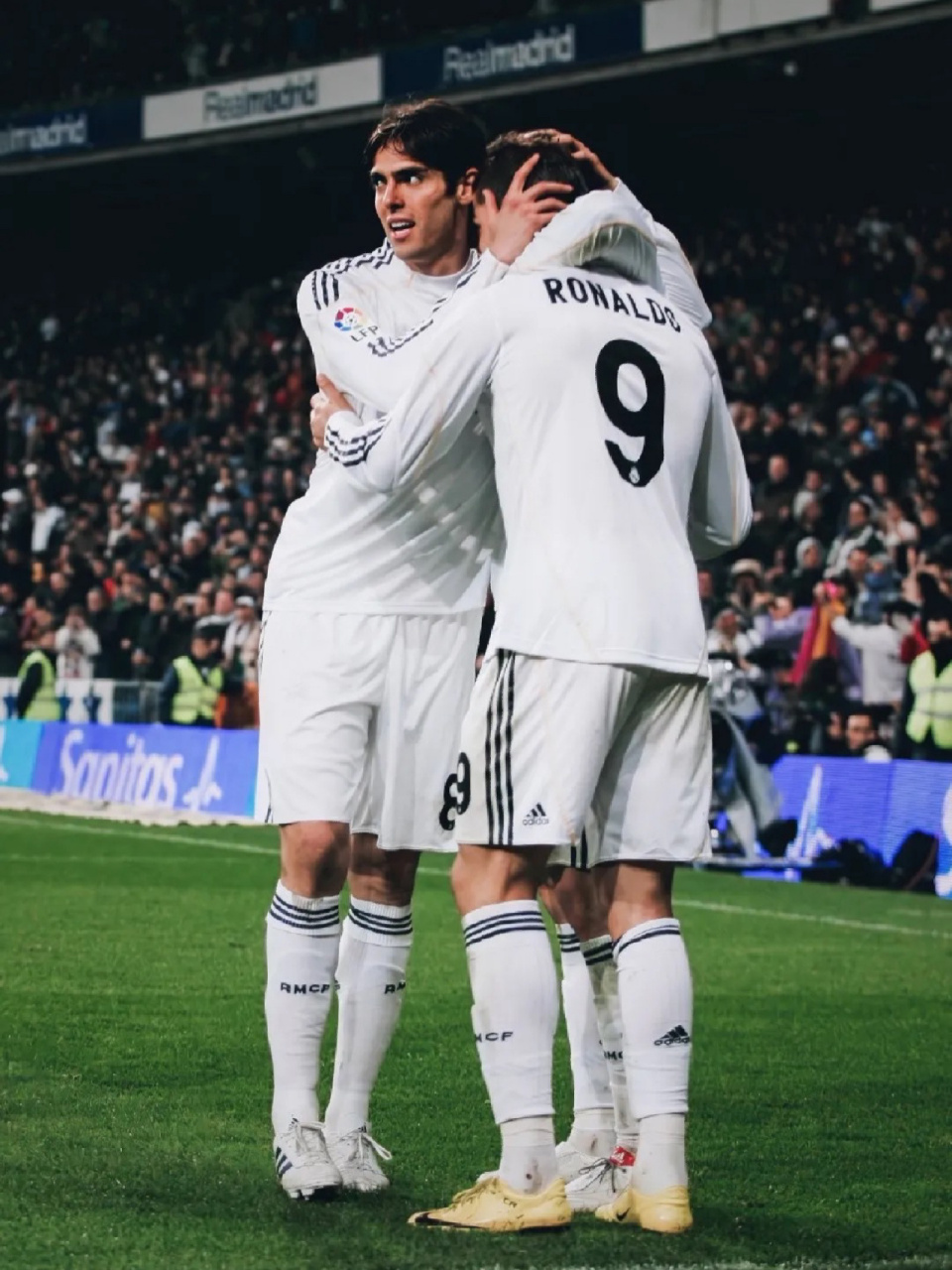 卡佩罗|你注视着上帝,而我,注视着你 曾经的c罗和卡卡的cp很火,他们的