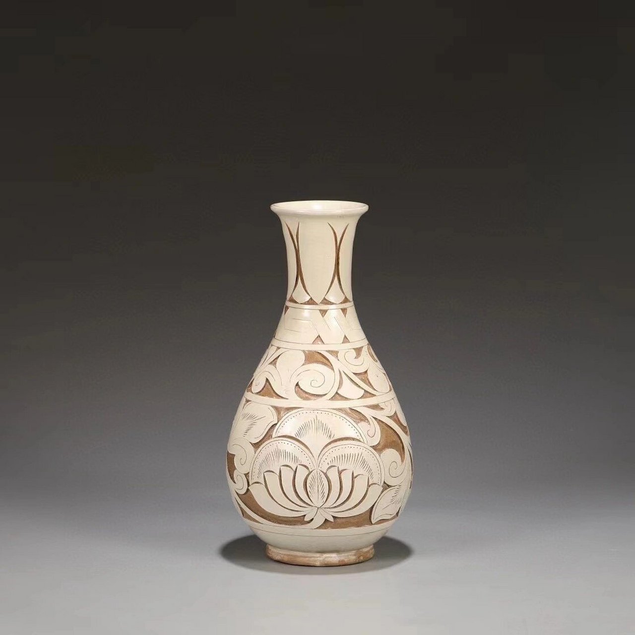 北宋 磁州窑剔花玉壶春瓶 #古玩# #古玩收藏# #青花瓷# 尺寸:高29公分