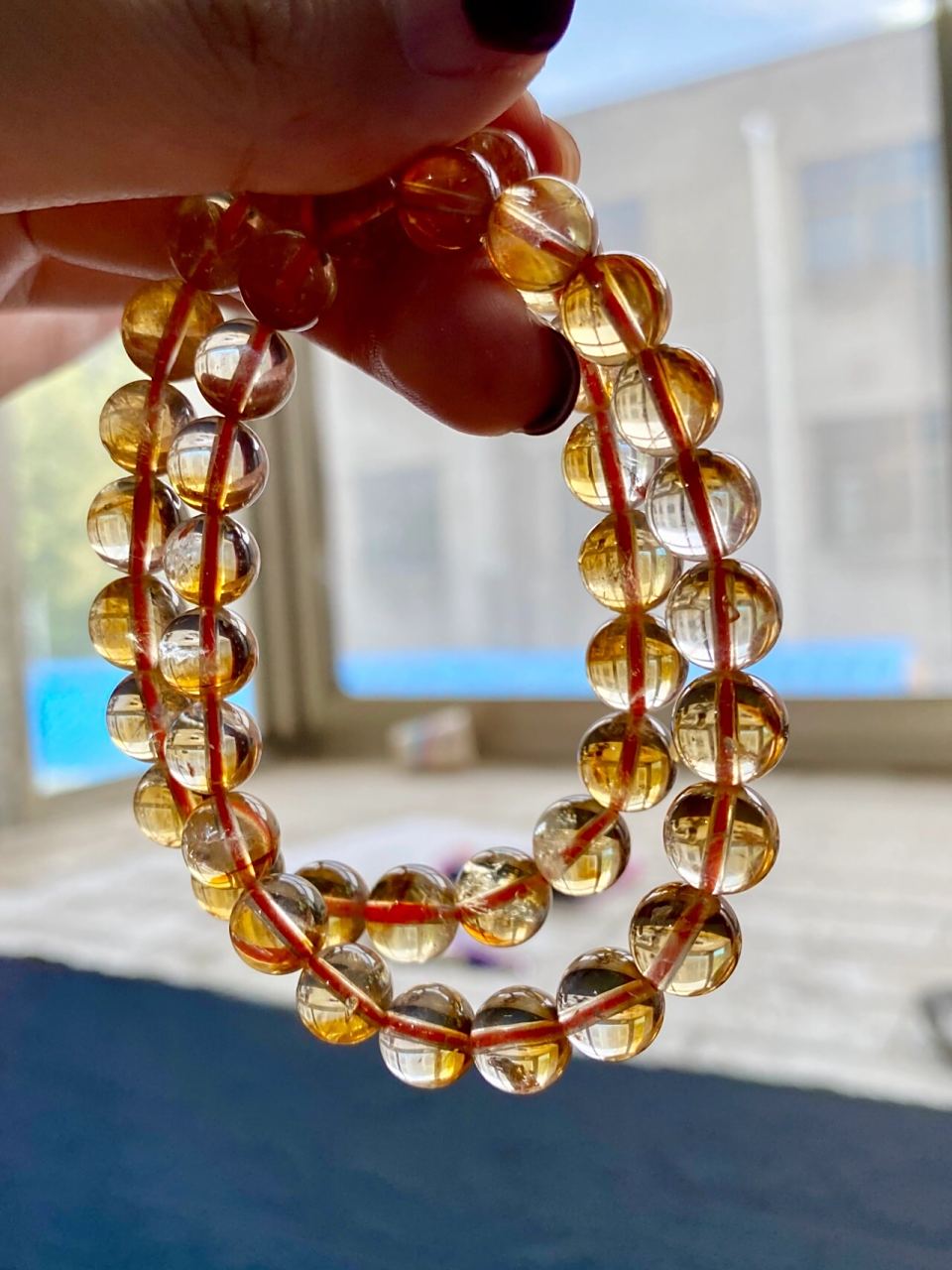 巴西暴力黄水晶 暴力黄就是那种颜色呈现橘黄色的黄水晶,它是黄水晶的