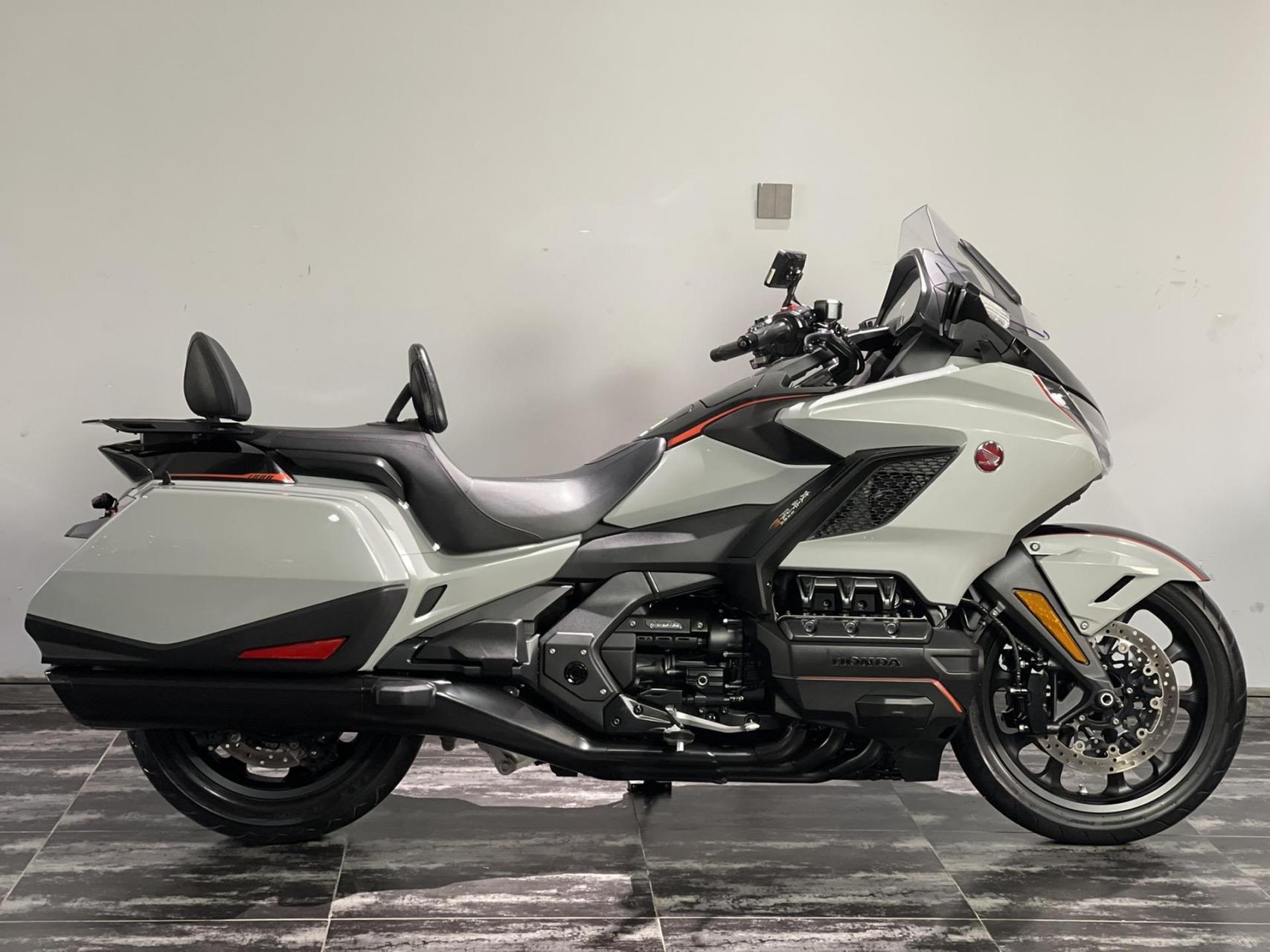 金翼里的魅影bb款 本田金翼f6b-1800  改装-全车xp车衣,行车车机,飞锐