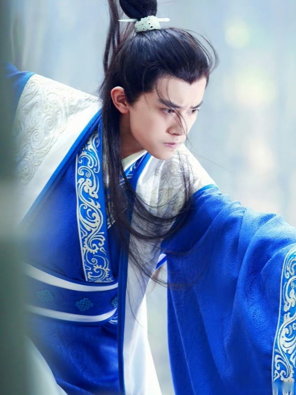 端午节刷到15岁的易烊千玺,他曾在电视剧《思美人》里饰演过少年屈原!