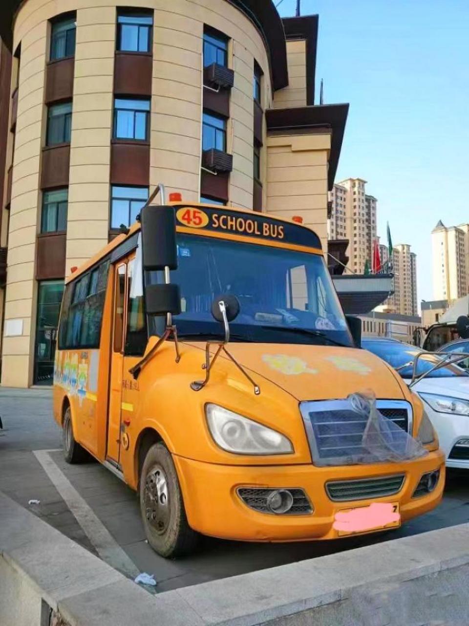 新到一台17年东风超龙19座中型校车,全车原版原漆,柴油,5万公里,山西