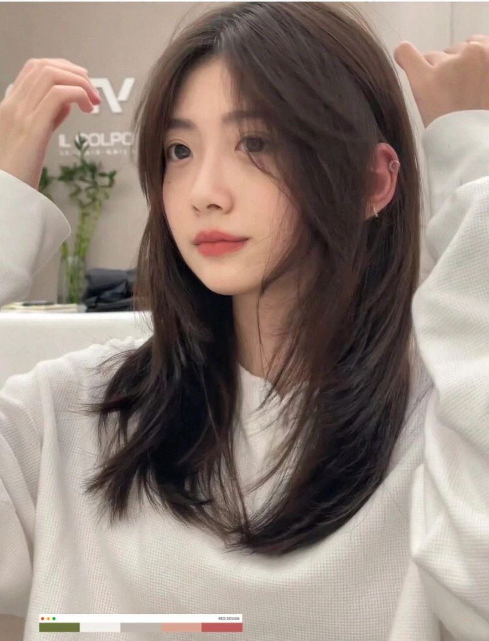 超显脸的层次感发型 想剪锁骨发的女生可以参考这款发型