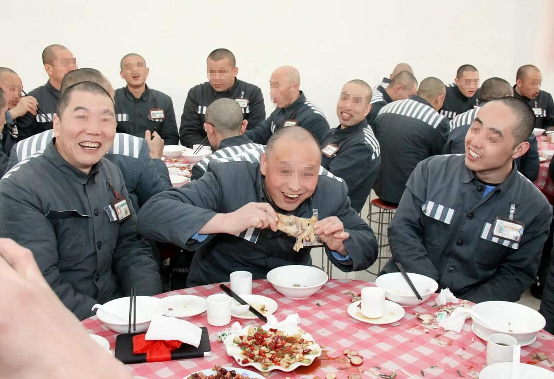 这年头连在监狱里面的人吃的伙食都比外面的好,在外面的人怎么活呀?
