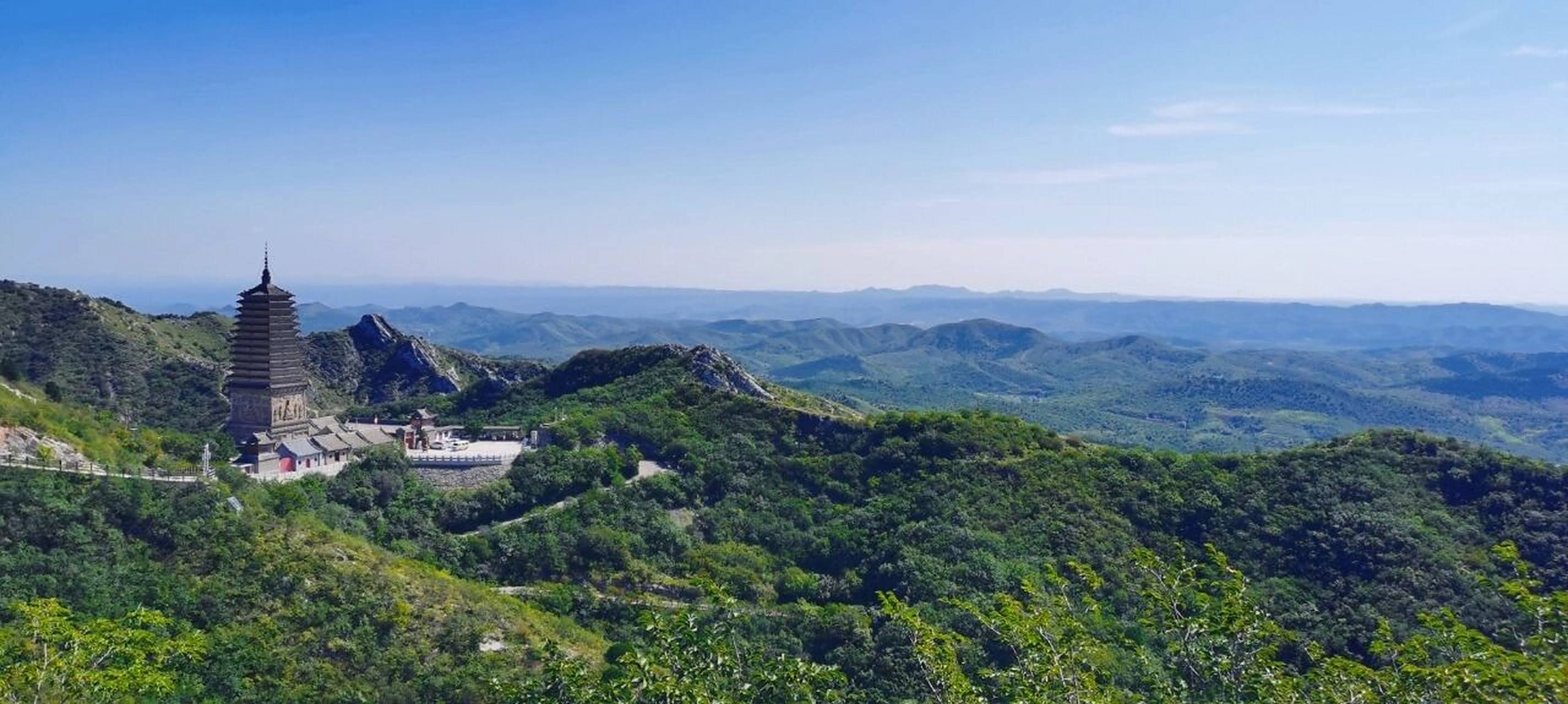 朝阳佛教圣地"凤凰山"景区 "凤凰山"古称龙山是辽西一大名山,位于辽宁
