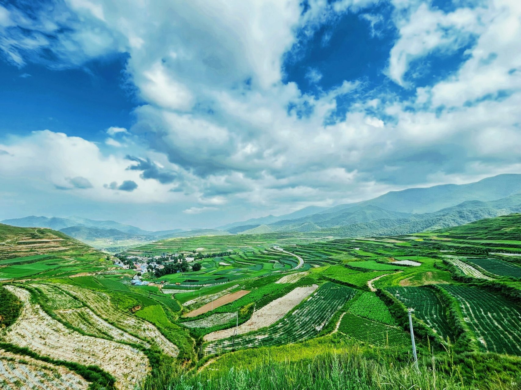 在榆中县出差,被无数人推荐去兴隆山看看,路上偶然得知在附近有个