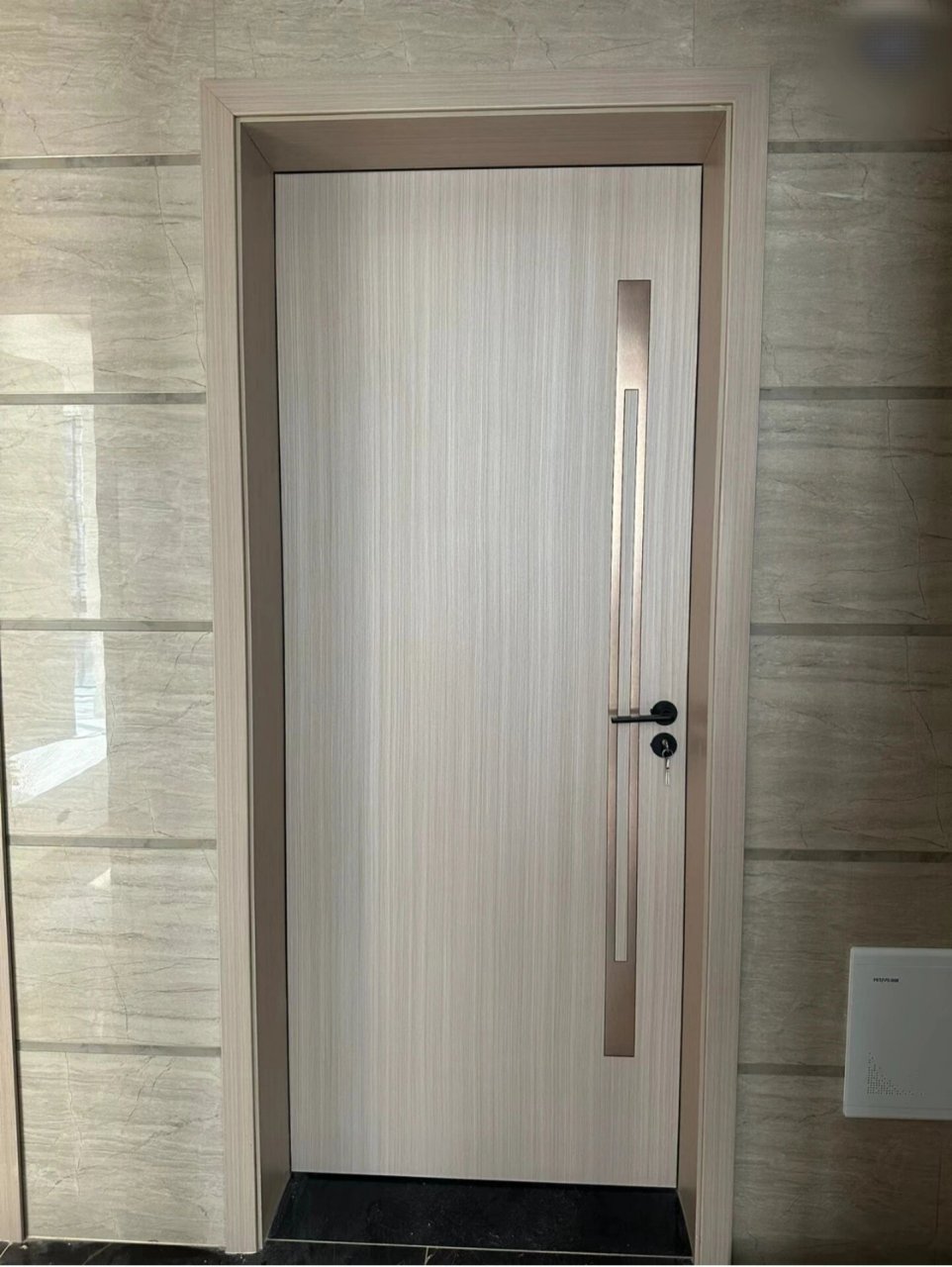 实木碳晶门 专业做门窗十几年,质量细节,以及美观,看上的直接 关注