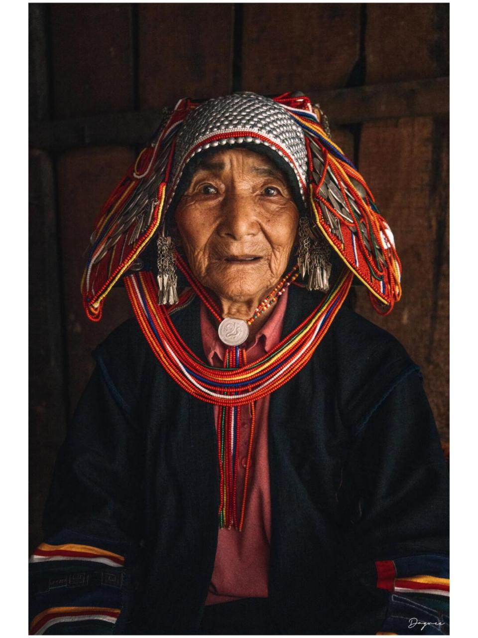 阿卡 人是哈尼族的一个支系,称爱尼人,自称阿卡,阿卡人是个跨境民族