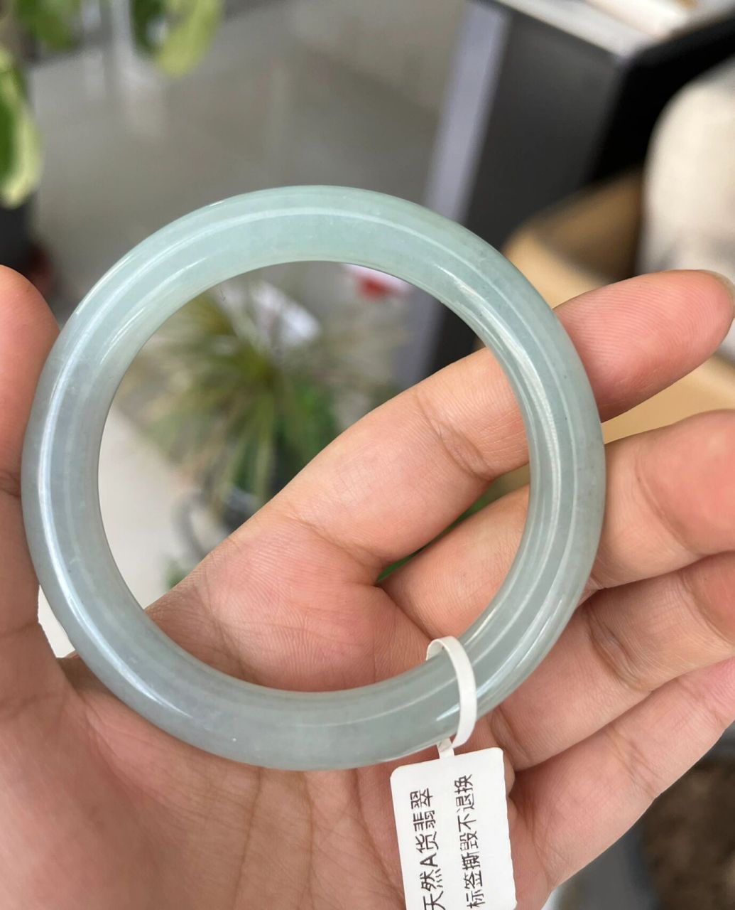 翡翠手镯多少钱一个大概(翡翠手镯多少钱的好一点?) 第2张