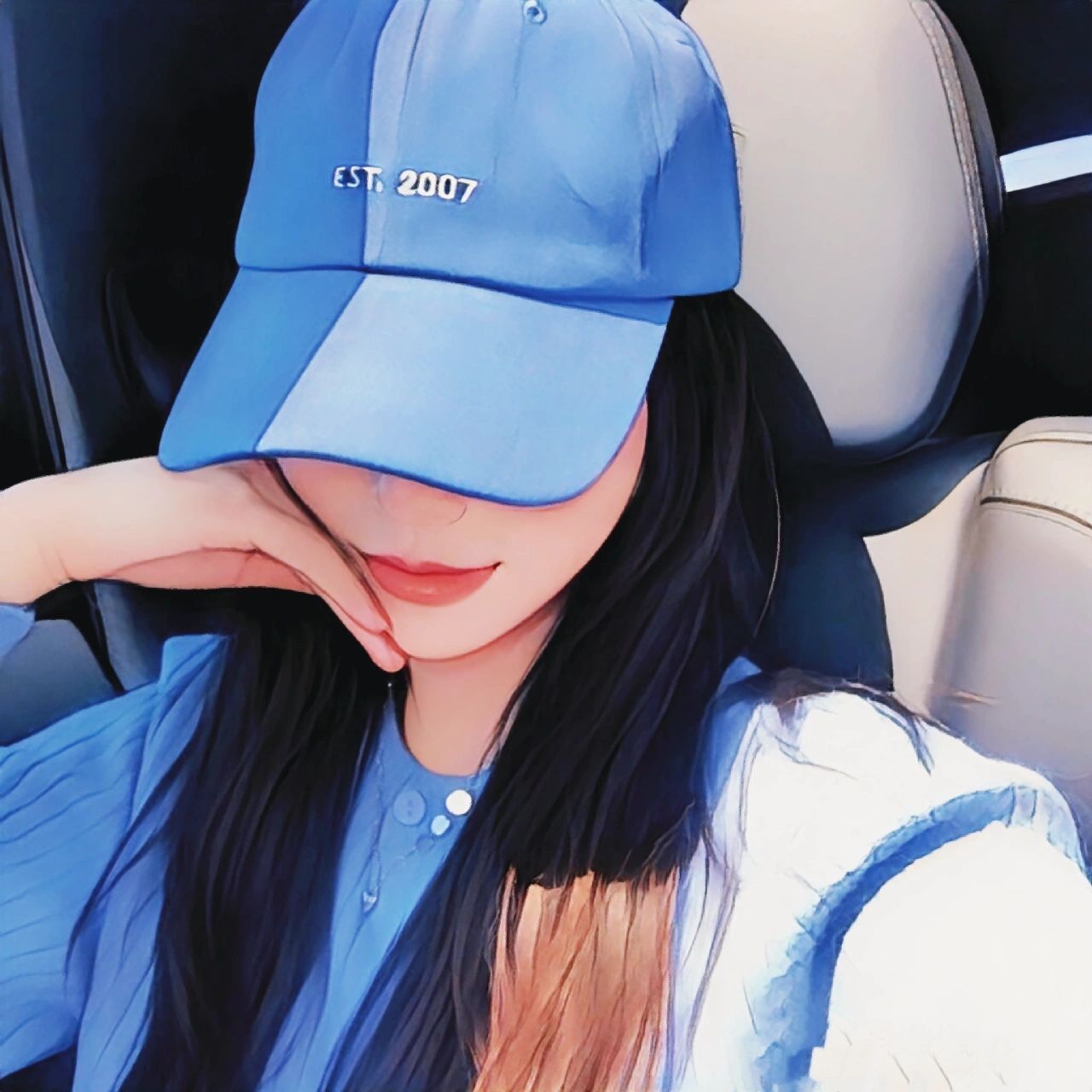 带帽子的漫画女头像 你爱了吗?