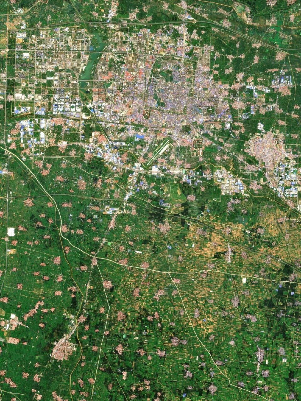 高清卫星地图,河南三城 洛阳郑州开封,沿着黄河,自西向东分布.