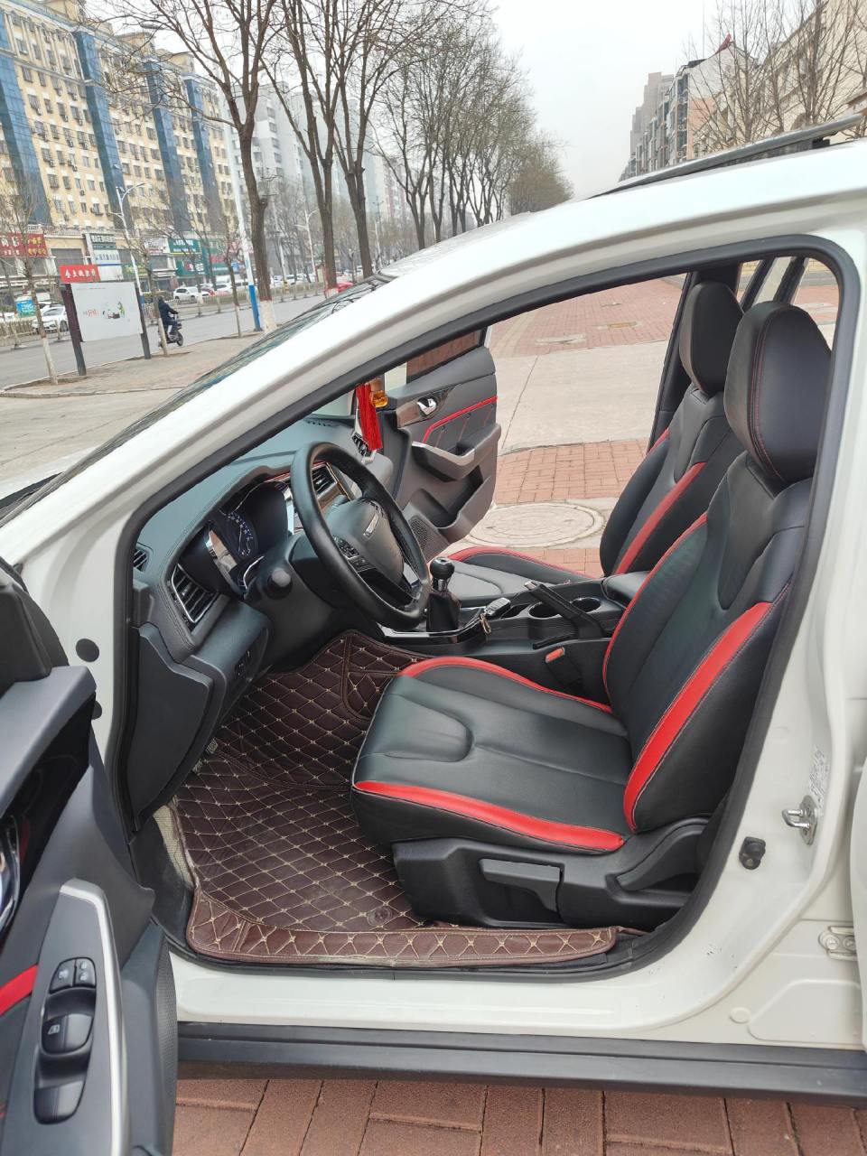 新到2019年启辰d60.原车主一手私家车.手动挡1.6排量最顶配.