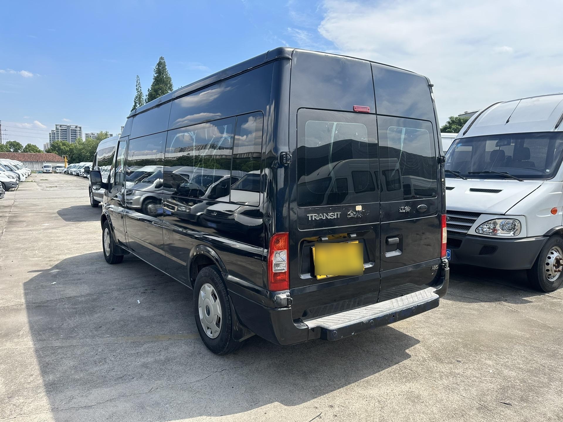 全新中型15座车辆登场