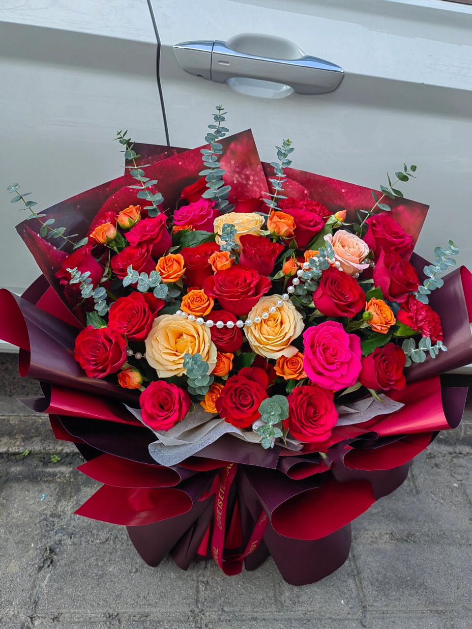 红玫瑰香槟玫瑰混搭花束,油画风的感觉