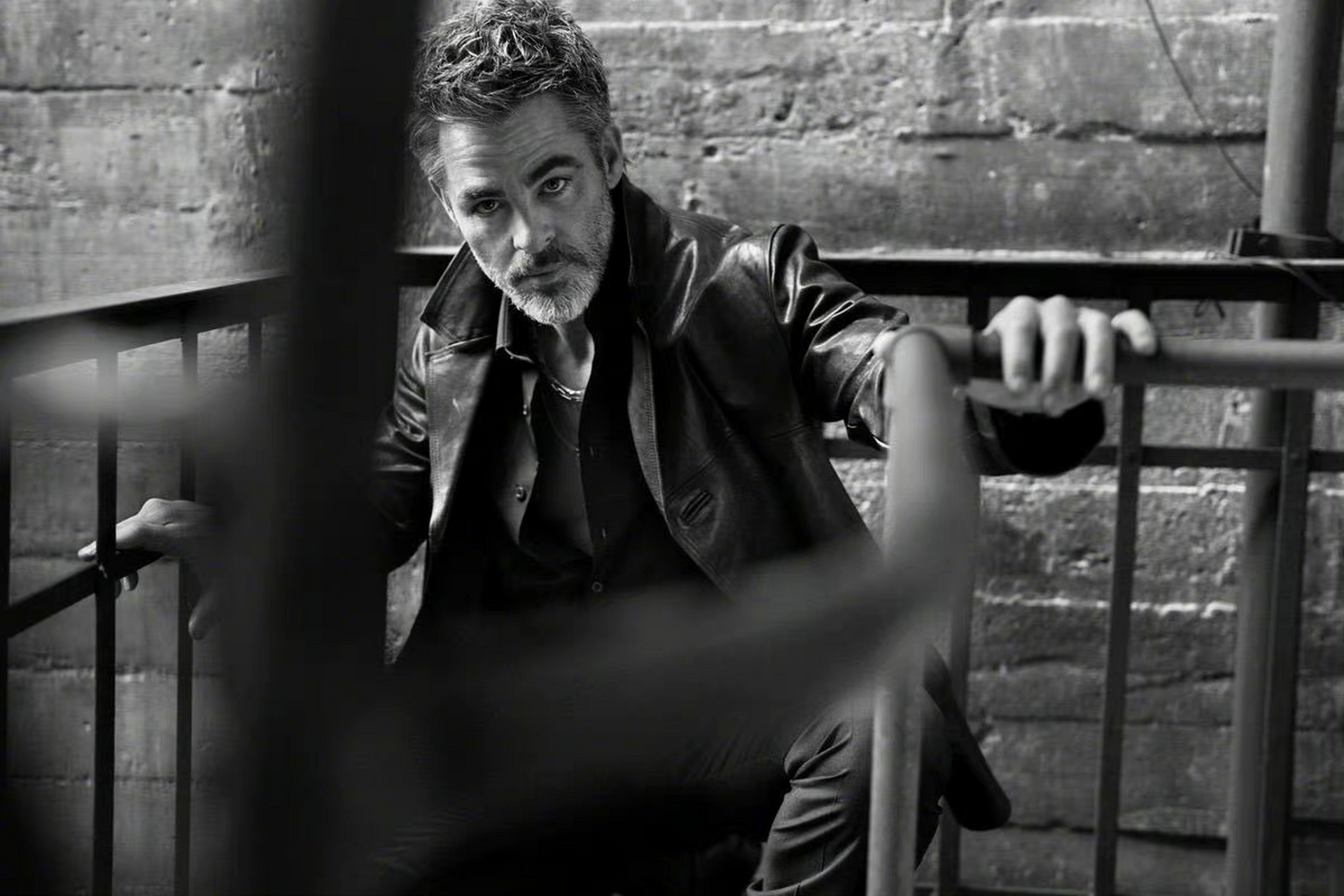 克里斯·派恩为《espuire》杂志拍摄的写真!#美剧风向标##美剧嘉年华#