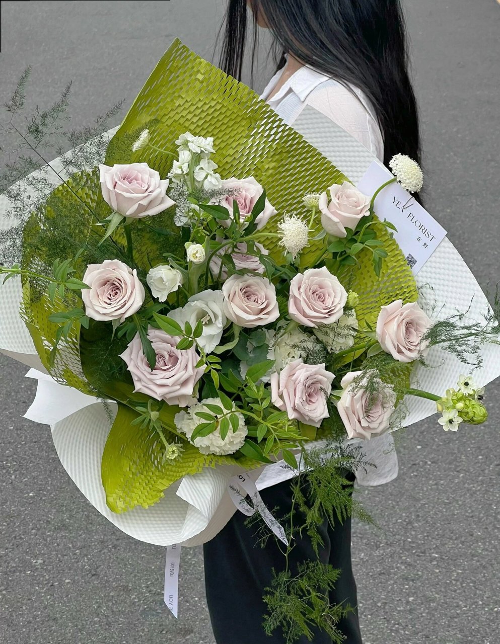 曼塔玫瑰 | 森系花束 曼塔玫瑰的温柔 文竹九星叶的森系 把温柔森系