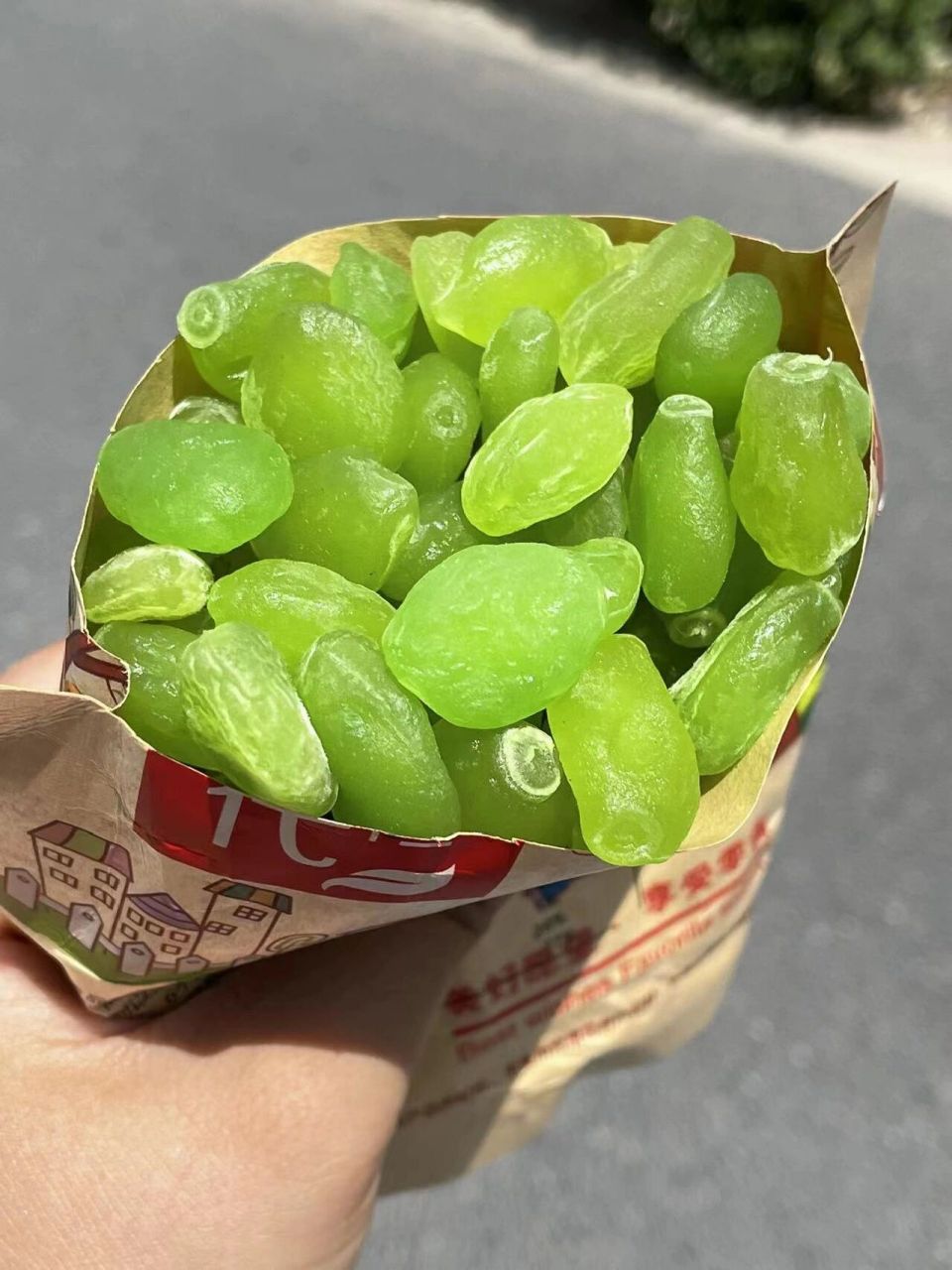 这是绿瓜子梅!无核的! 越吃越想吃,就喜欢这种酸酸的梅子!