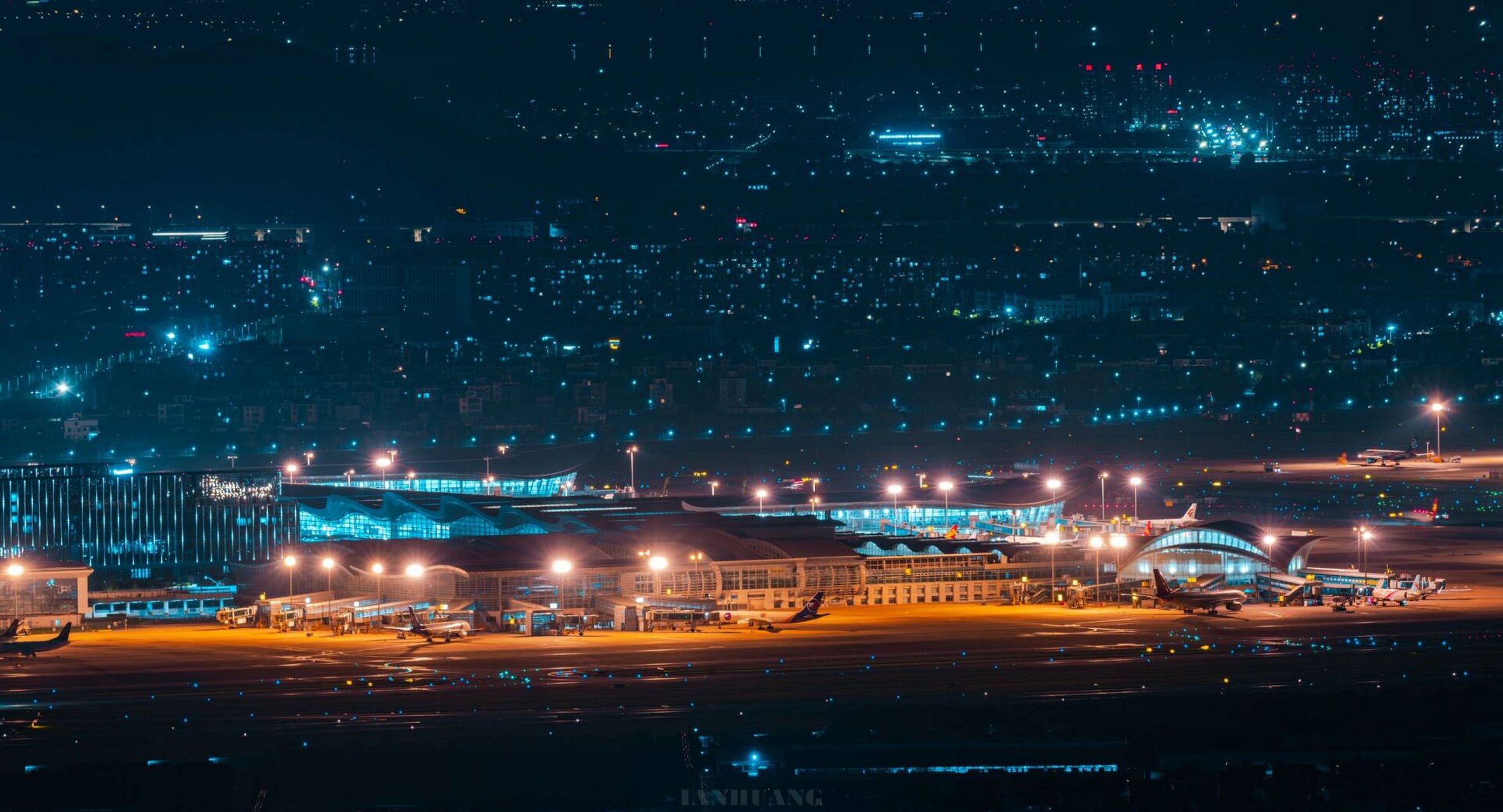 机场夜景真实图片