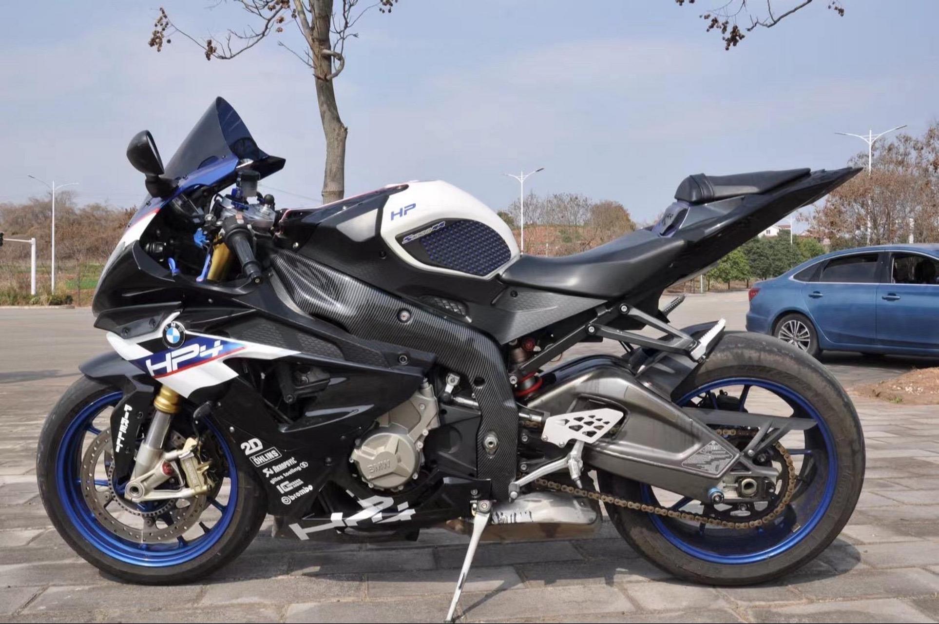 hp4版画宝马s1000rr,搭载直列四缸1000cc发动机,电控拉满:abs,电子