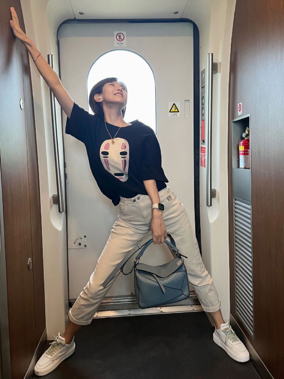 高铁做作拍照姿势大全系列