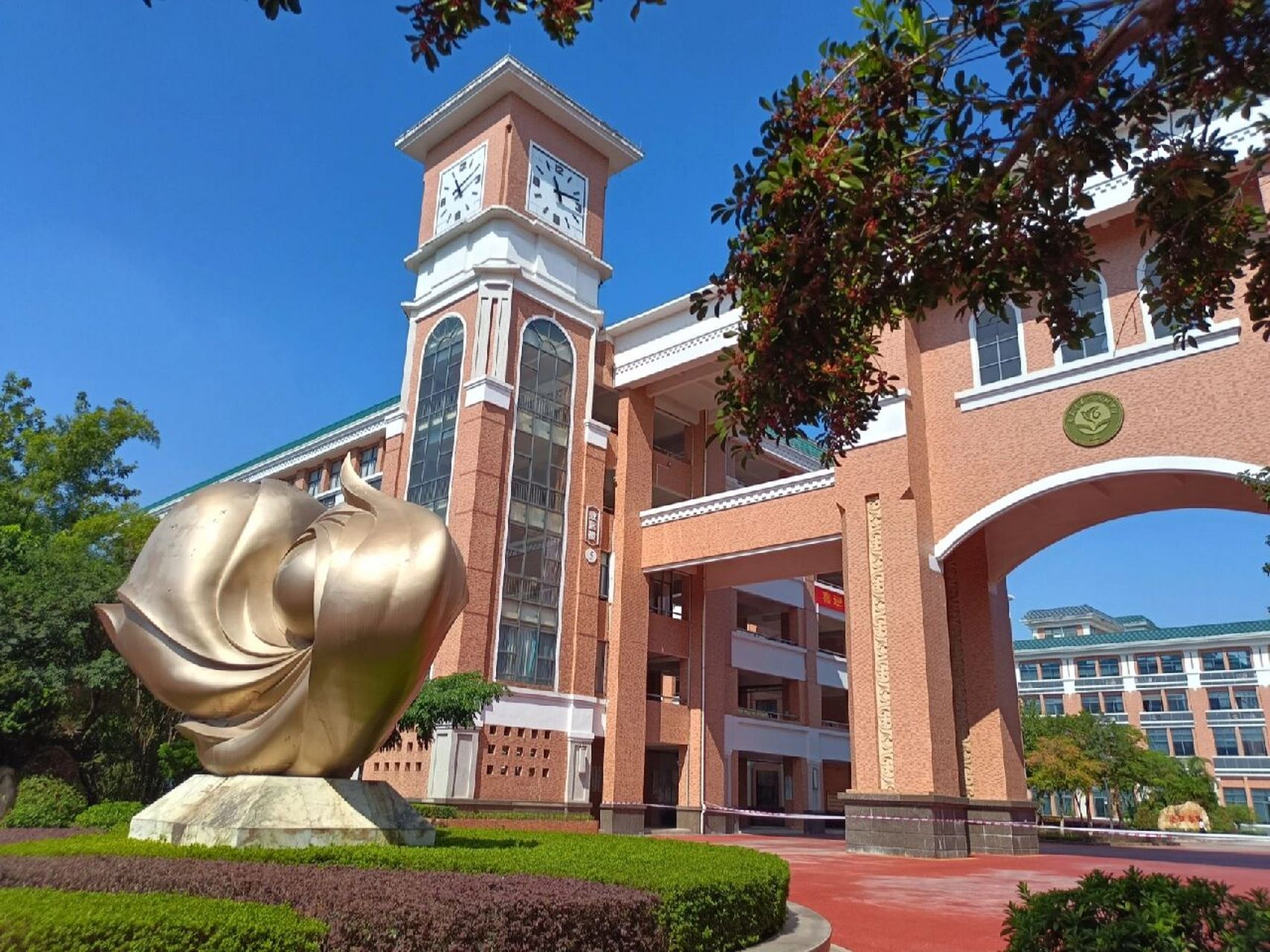 东莞第六高级中学 这学校也太好看了吧