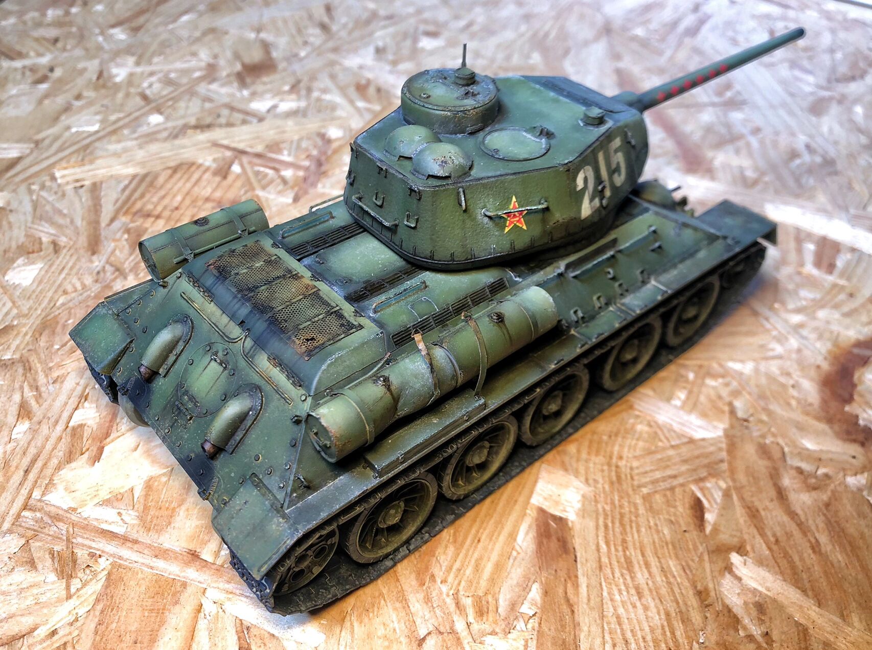 中国人民志愿军215号英雄坦克t34-85