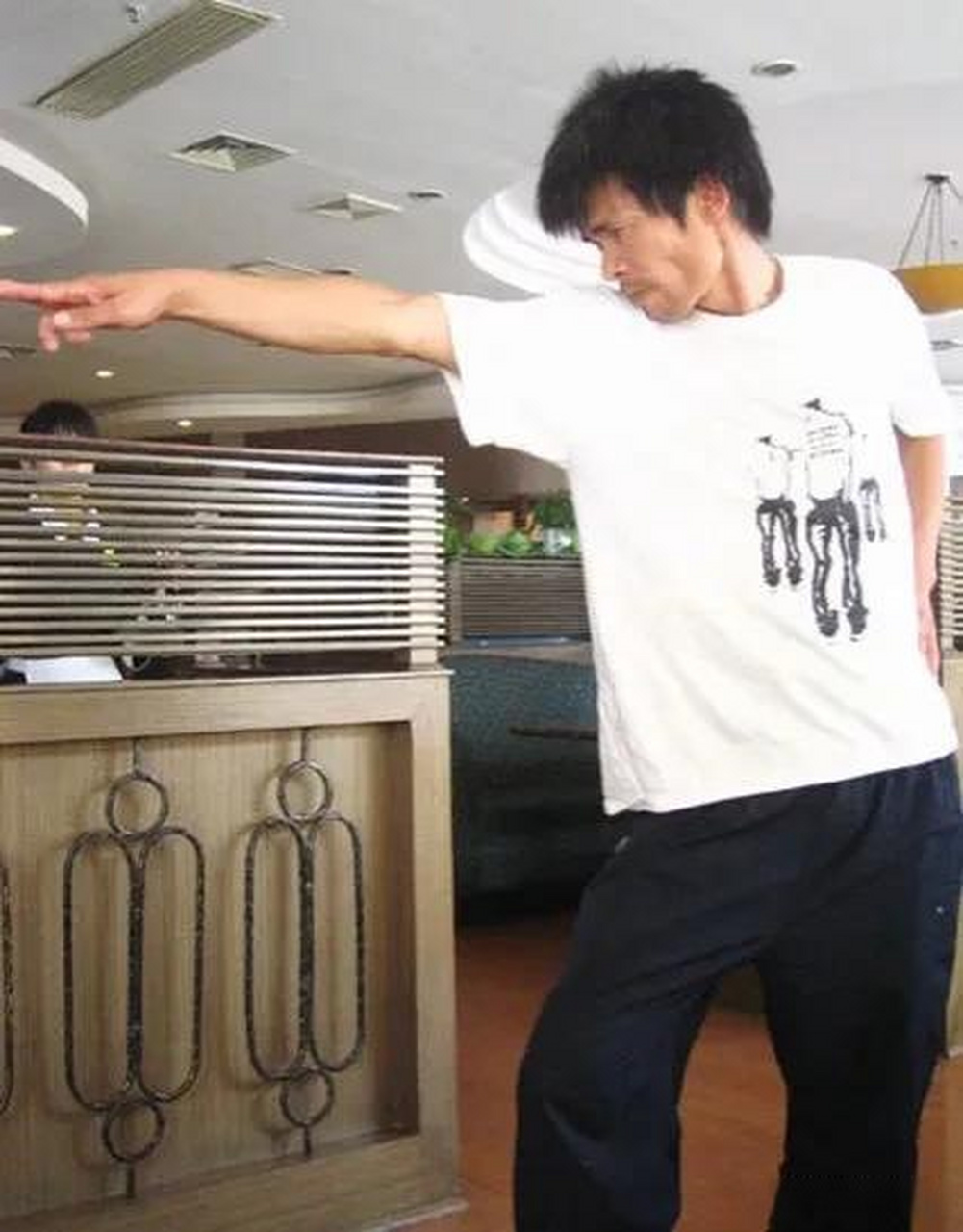 和明星华晨宇相比,亚洲舞王刘东立就差一个国际化包装团队了.