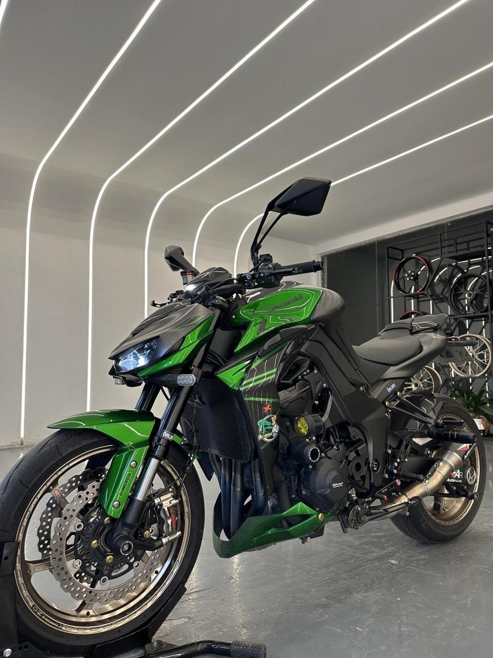 川崎z1000 22年 改了大几万 现在只需12.6 川崎z900