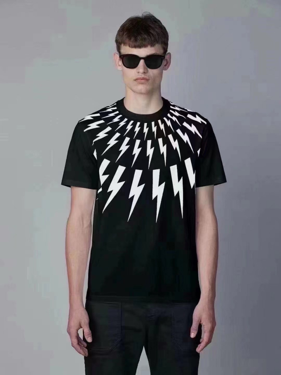 neilbarrett 闪电t恤太93了 必须要介绍一下这款经典闪电t恤了 neil
