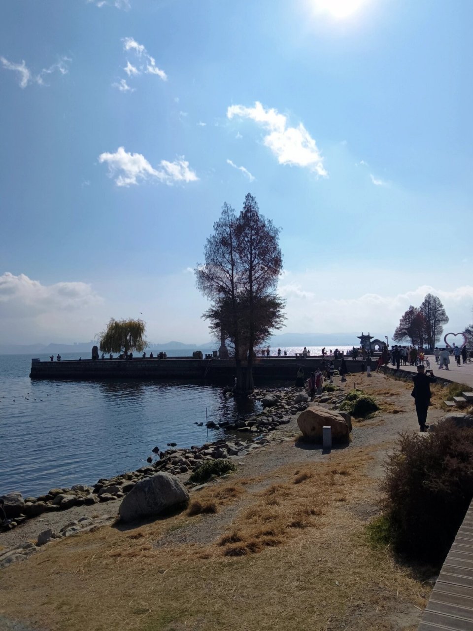 大理洱海边龙龛码头s湾太漂亮了 这里很能片 大理洱海边龙龛码头 这里