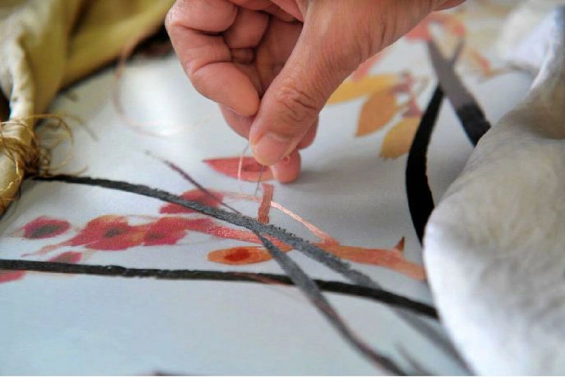 河南特产97开封汴绣 汴绣是河南省开封市的特色产品,汉族传统刺绣