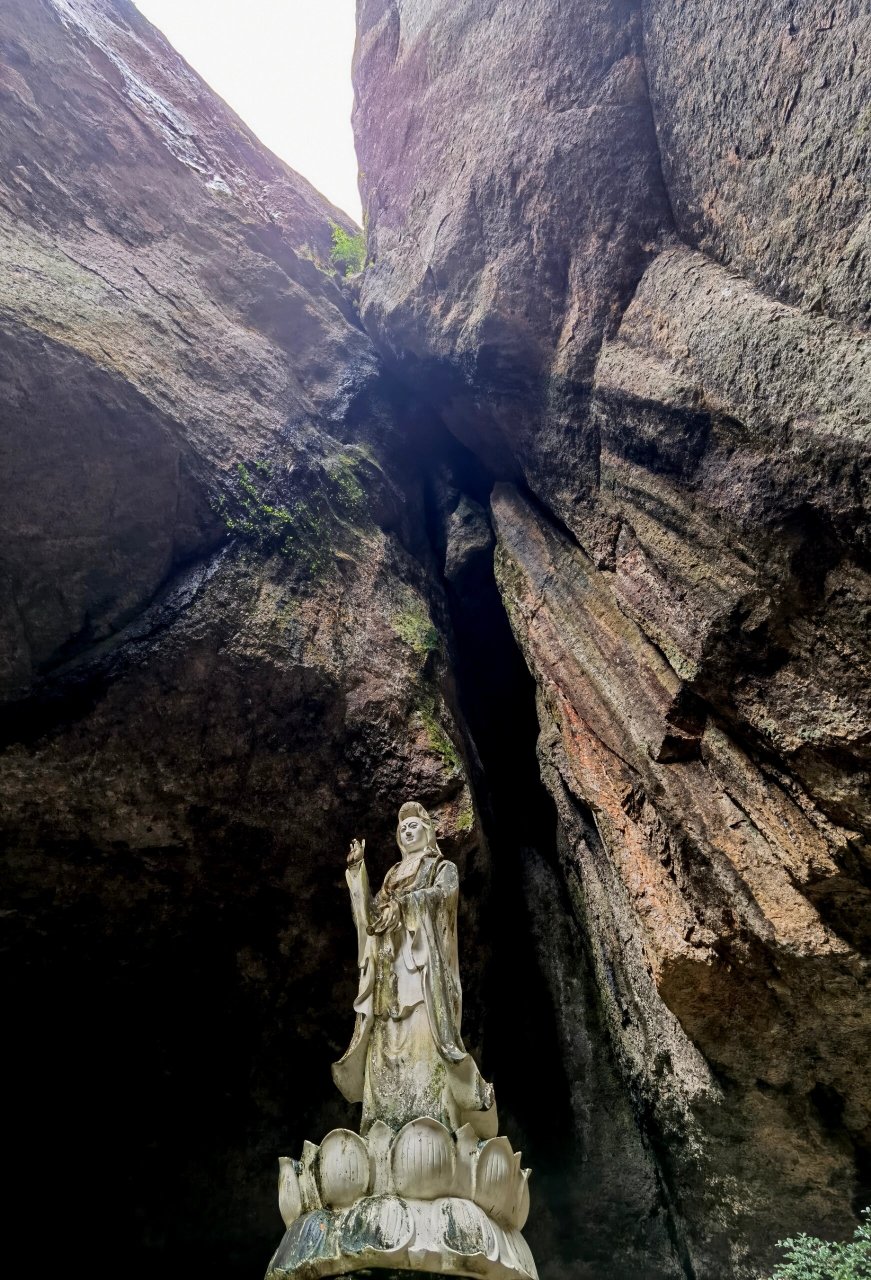 深山见古寺Ⅰ台州天台明岩寺Ⅰ构造奇特 这是怎样一种构思 于两片绝壁