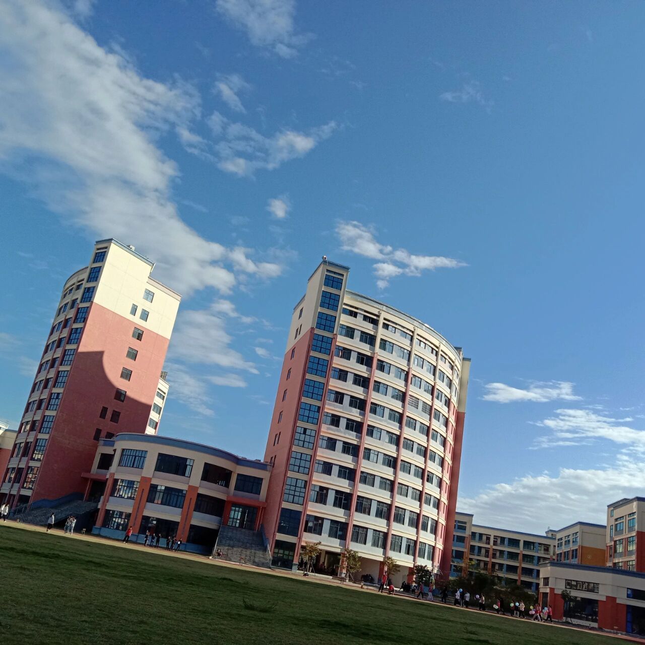 莆田职业技术学校  小姐姐挺多的.喜欢在学校里的生活.