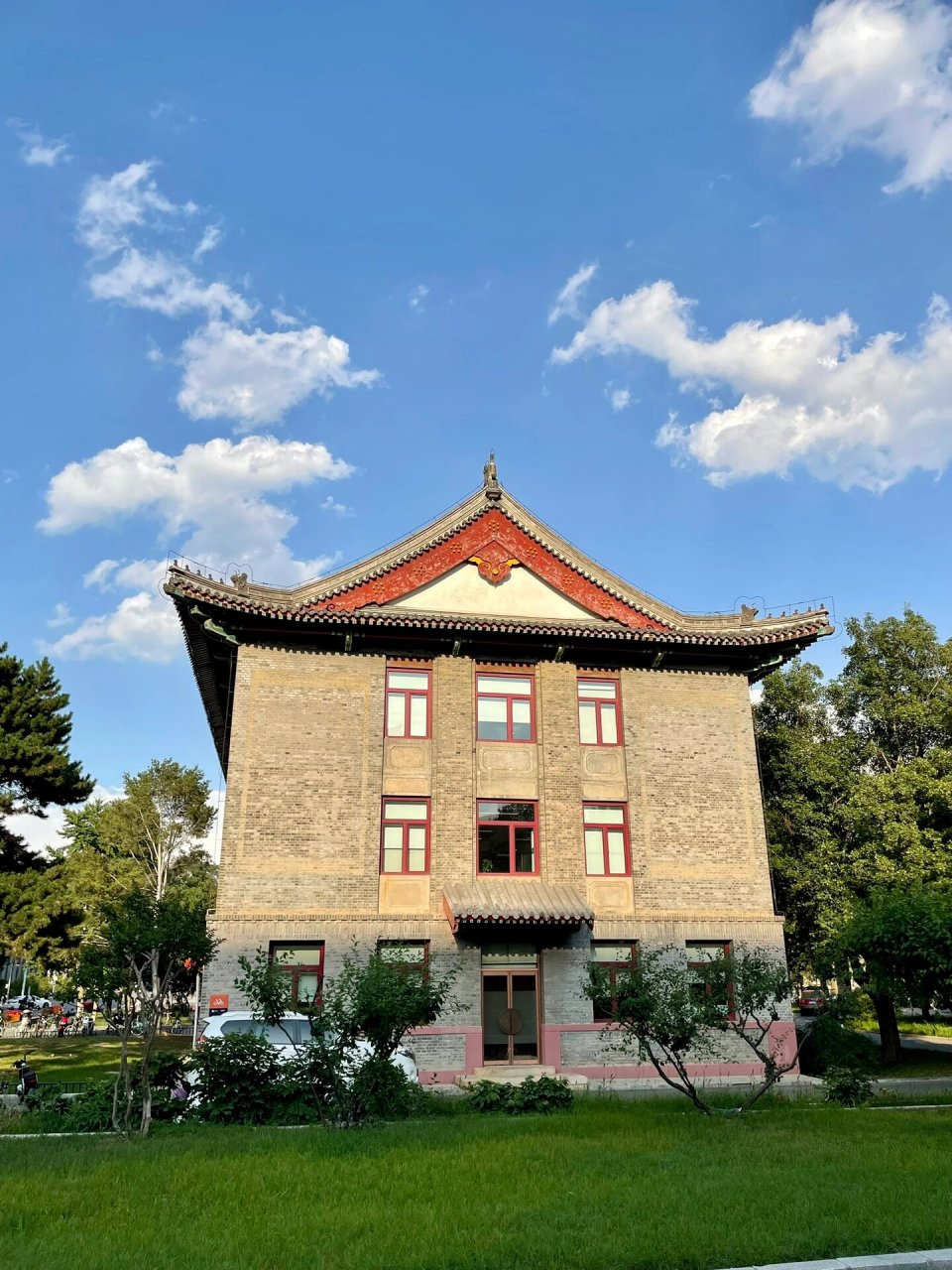 北京大学校园美景 北京大学开放教职工和学生预约通道了,找个热情似火