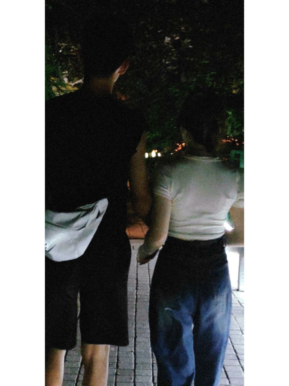 超有感觉的情侣背影照 总有人会陪你从从到尾