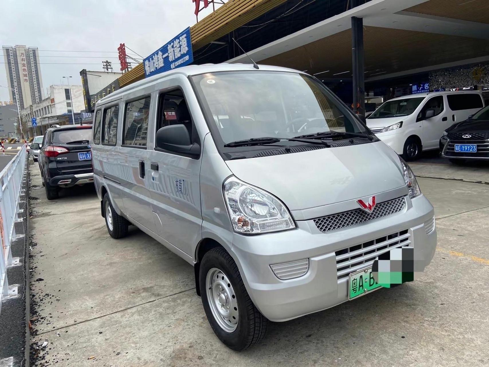 2022年12月五菱荣光ev新能源面包车客运版,仅行驶1万多公里,41.