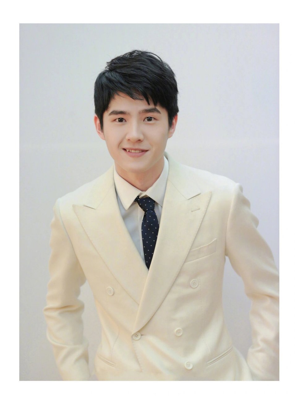 刘昊然in mrdandy西装定制 刘昊然身穿mr.