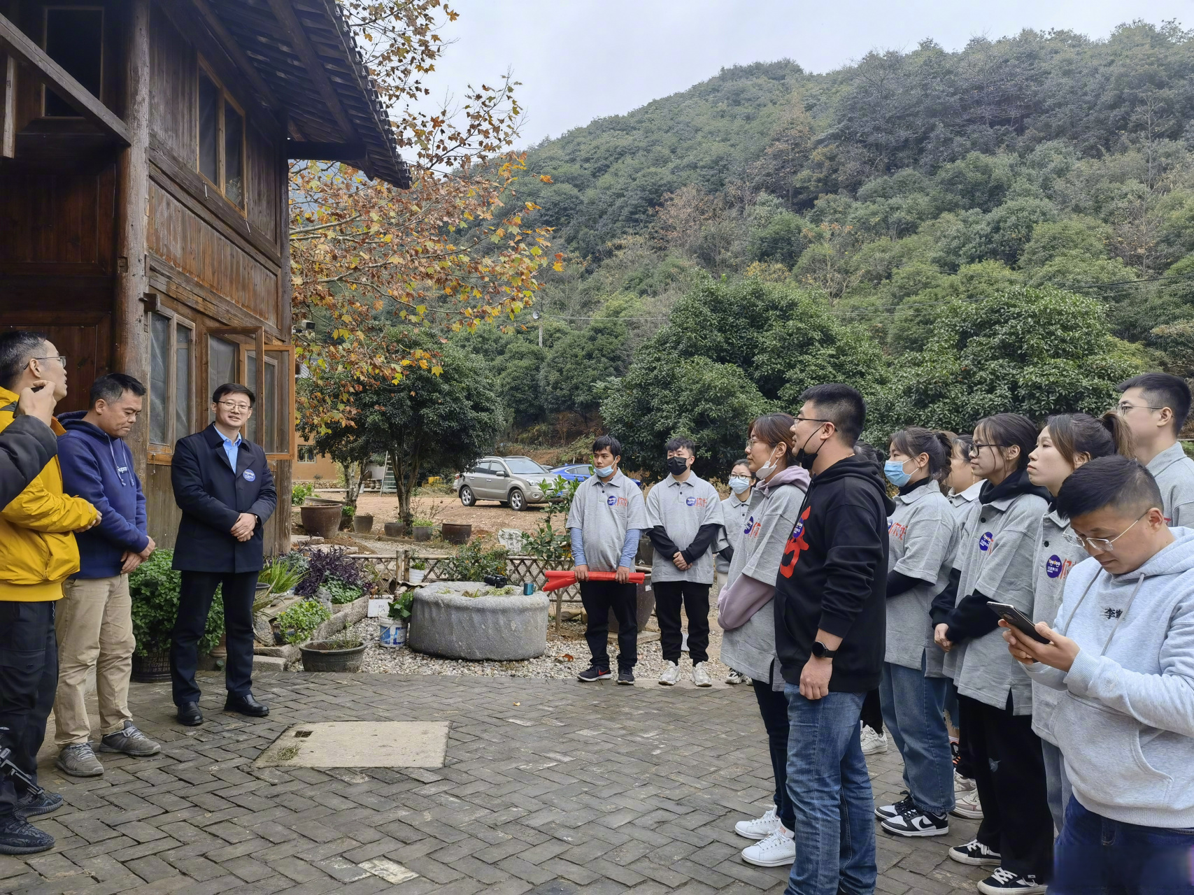 陆川 导演旗下的四个影城,在花开岭挂牌公益研学基地.
