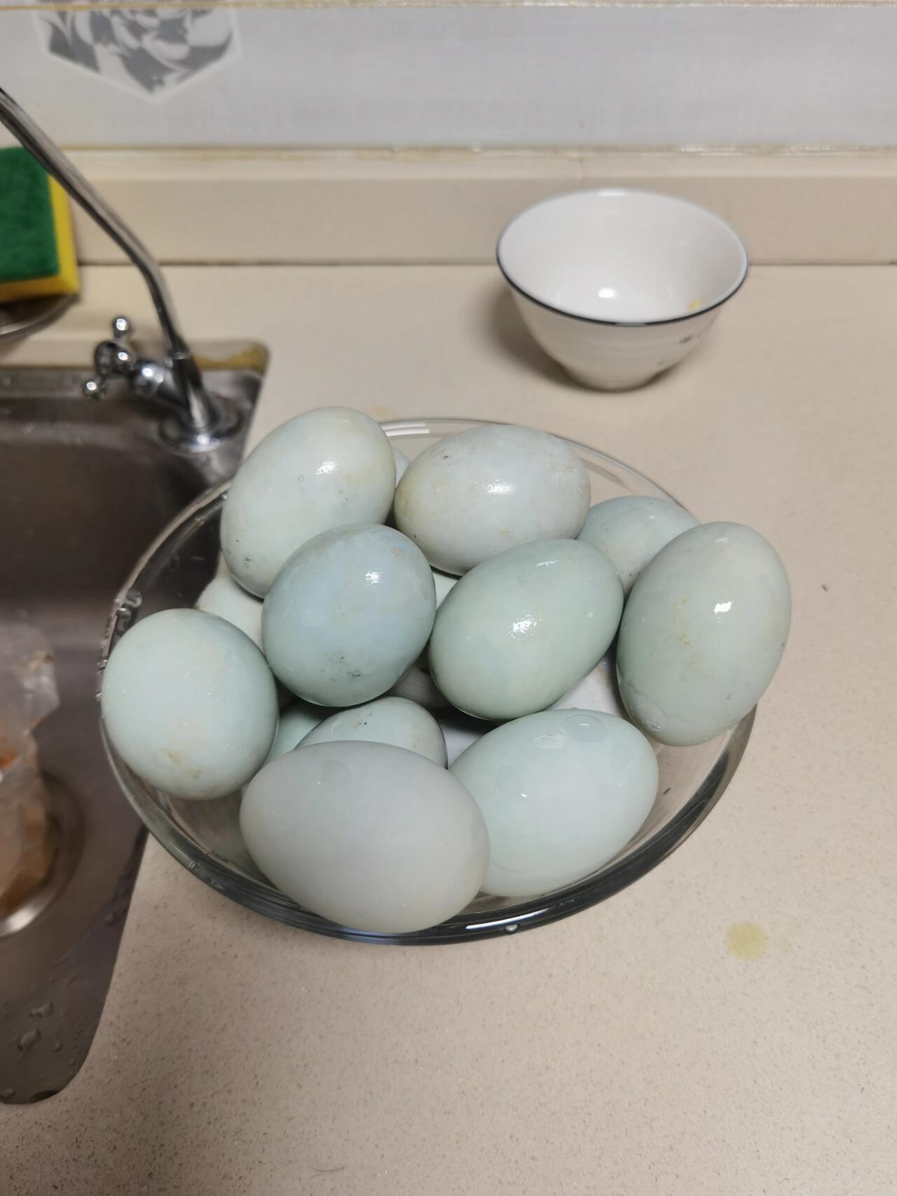 天气太热,市场买的生咸鸭蛋几乎全坏