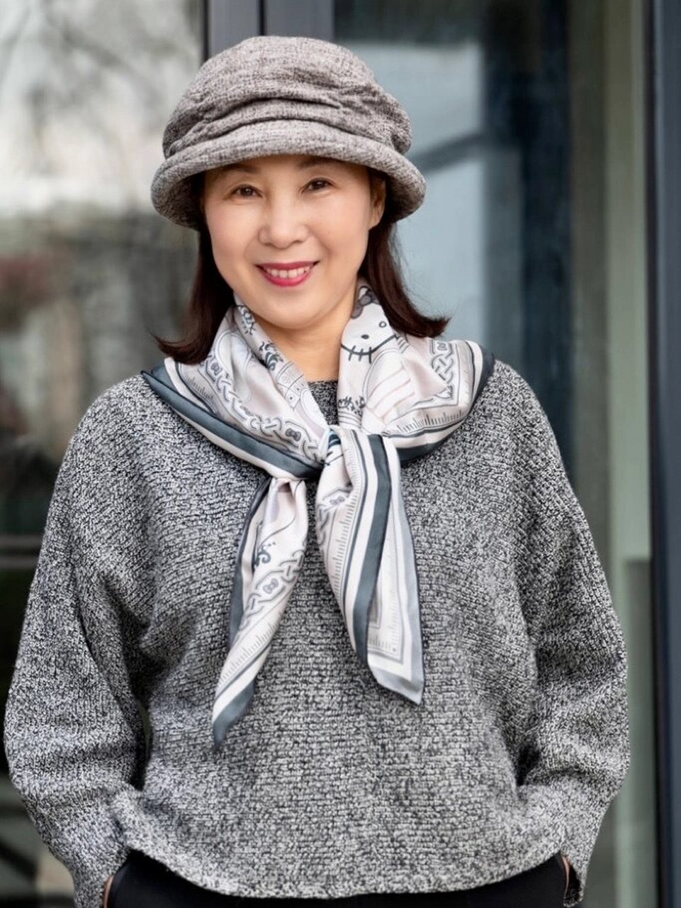 65岁穿搭|早春丝巾搭配 🌟早春时节,丝巾是不可缺少的单品✅