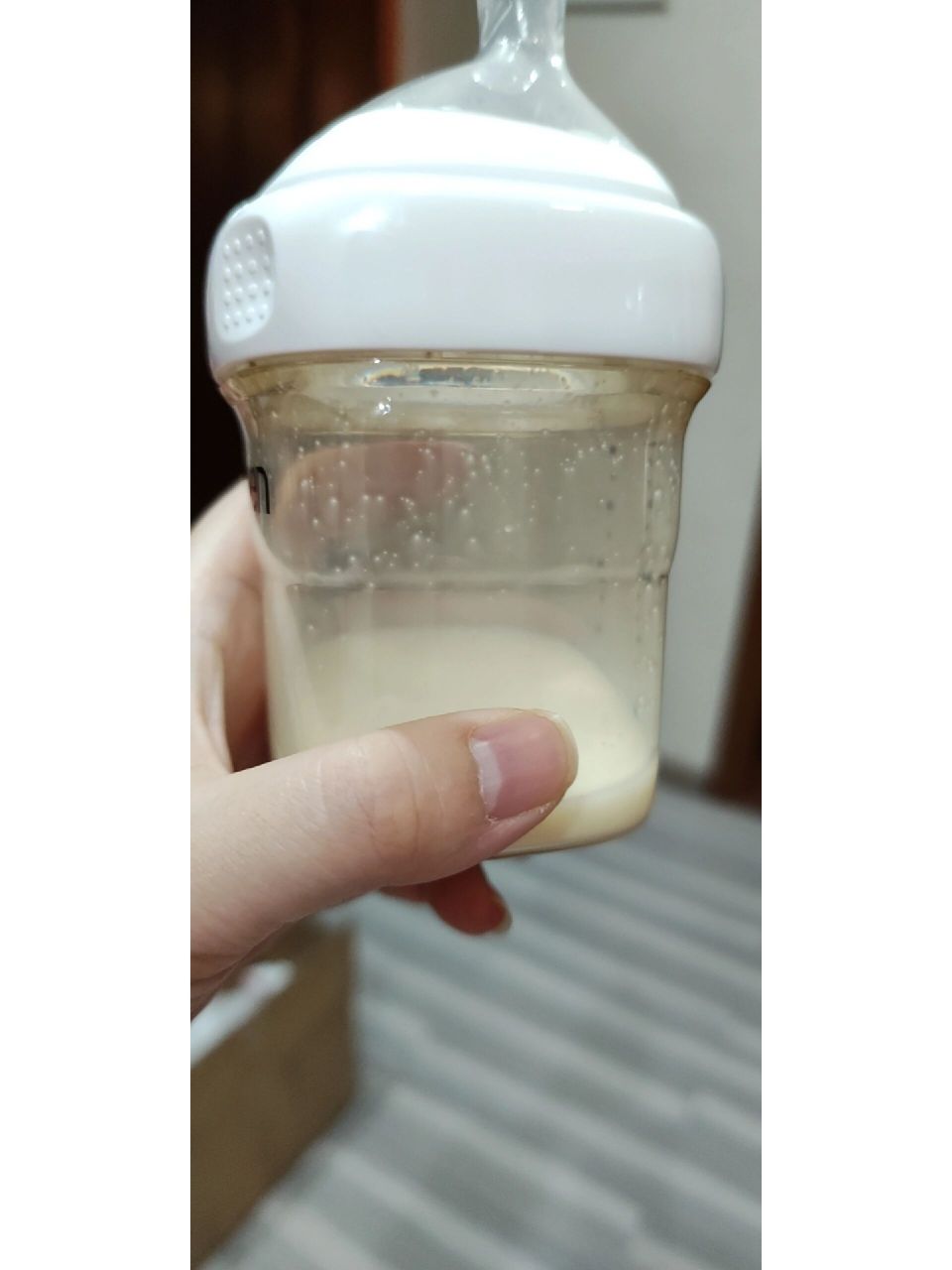 蓓康僖启铂1段 羊奶粉挂壁 京东上买的试用装,手摇还是搅拌,都有挂壁.