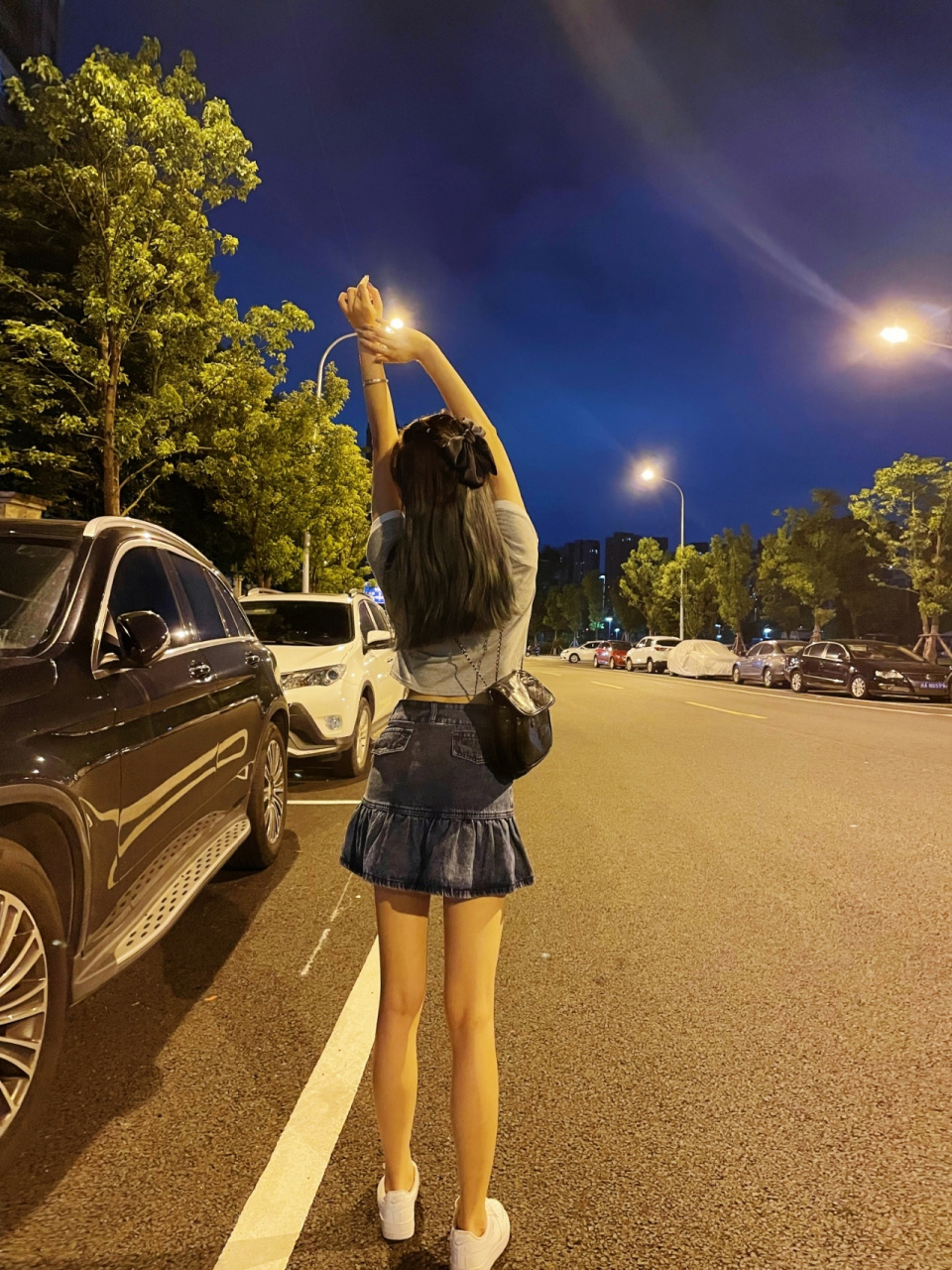 夜晚马路街拍|辣妹拍照必备,不露脸姿势 随拍日记