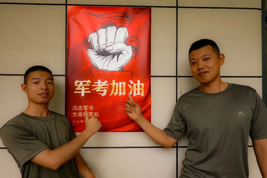 直击现场→(文静,刘熠诺,林文彬,杨凯,王正枫)