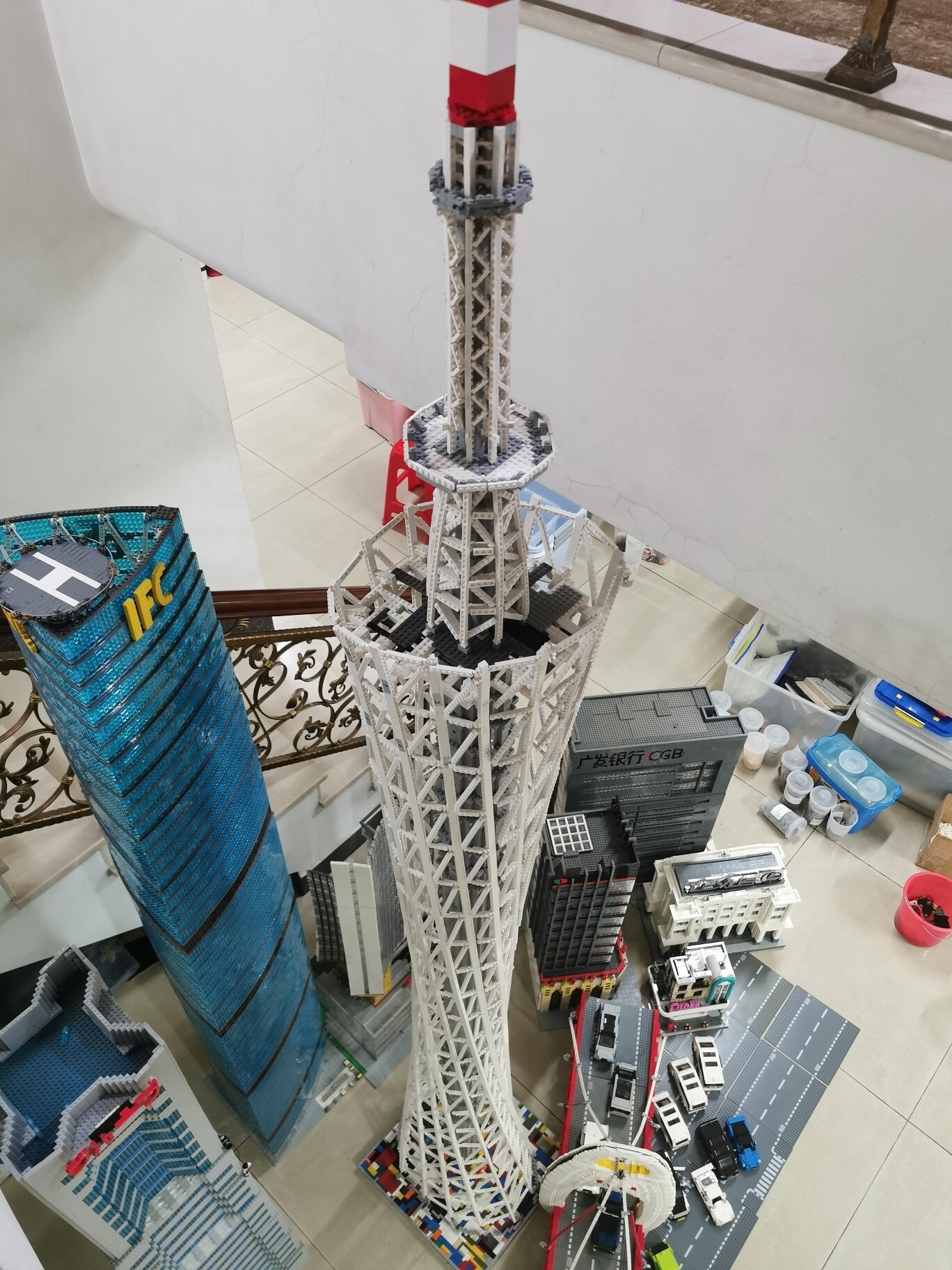 第一眼你能发现吗?——乐高广州塔